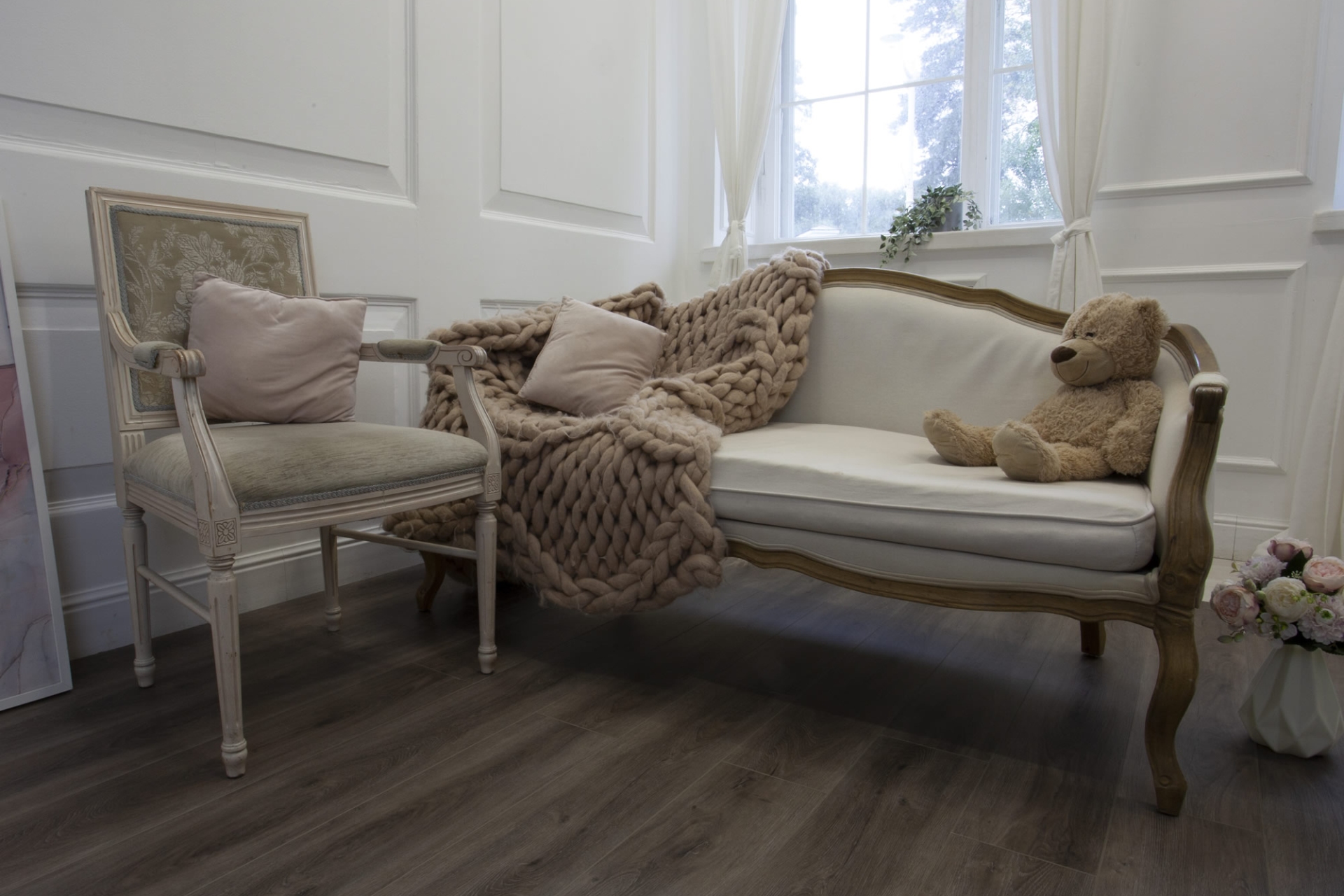 Усовершенствованная кварц-виниловая плитка «Damy Floor» Дуб Кантри (1227*187*2,5 мм) — купить в Екатеринбурге