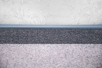 Плинтус для ковролина "Korner" Listwa графит (2500*13,8*50 мм) — фото и характеристики